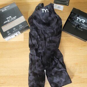 Brand New!! TYR Avictor 2.0 Women’s Tech Suit – Size 24, Closed Back